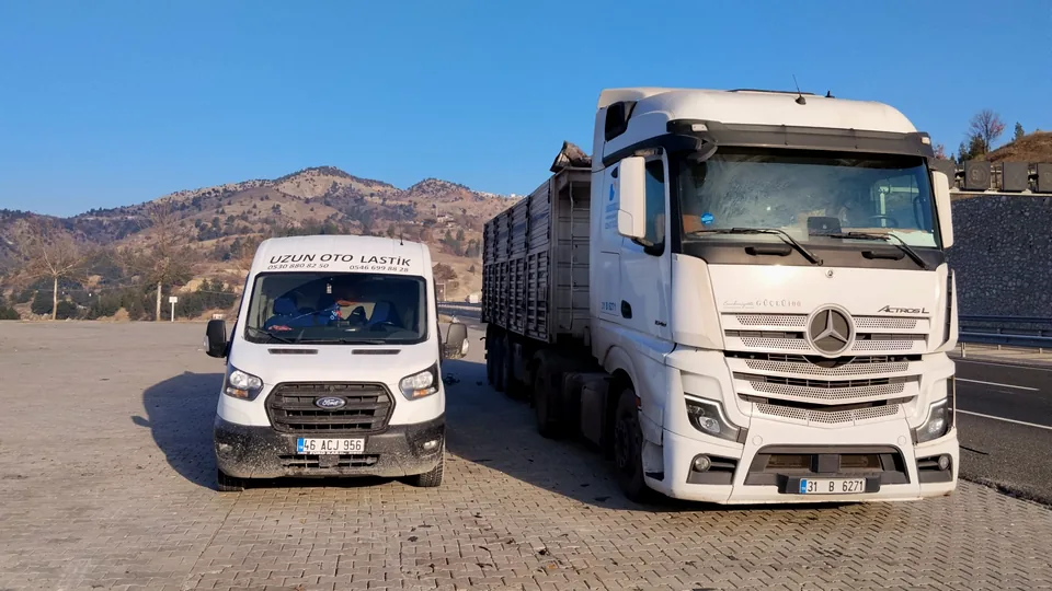 Uzun Oto Lastik ağır vasıta yol yardım aracı