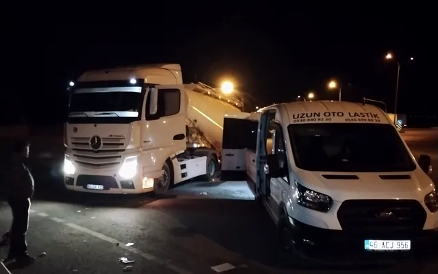 Gece ağır vasıta lastik müdahalesi