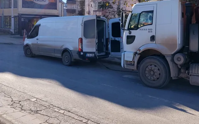 Kamyon lastik yol yardım çalışması